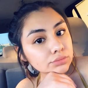 Meet your Posher, Dania